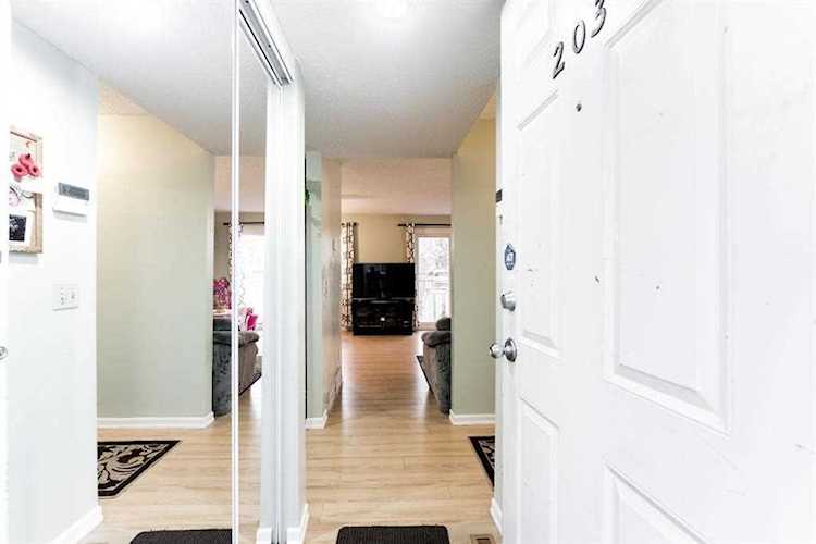 310 Falconridge Crescent, Ne Crescent NE #203 Calgary, AB T3J 1H4