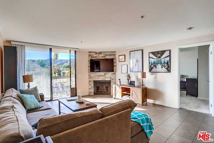 7320 Hawthorn Avenue #204 Los Angeles, CA 90046