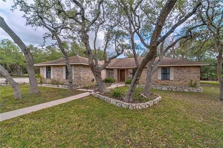 2001 Woods LOOP Driftwood, TX 78619