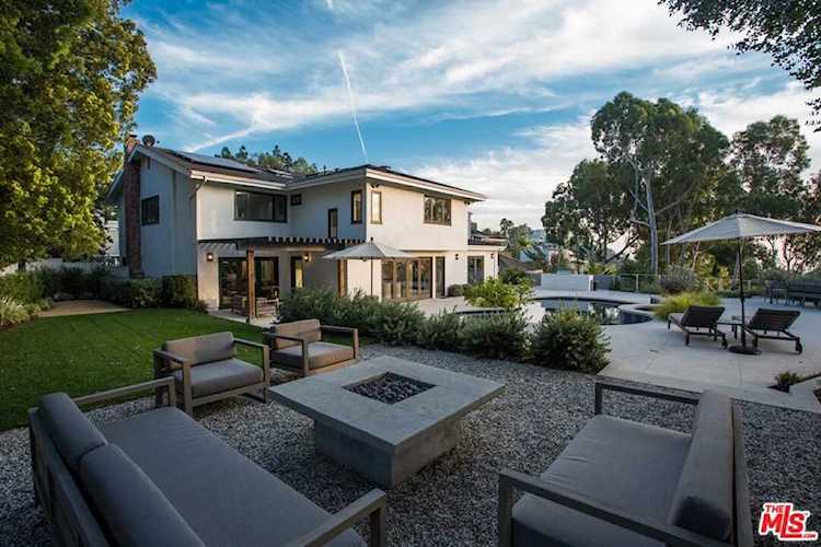 1139 Roberto Lane Los Angeles, CA 90077