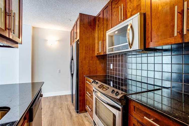 2220 16A St SW Calgary, AB T2T 4K2