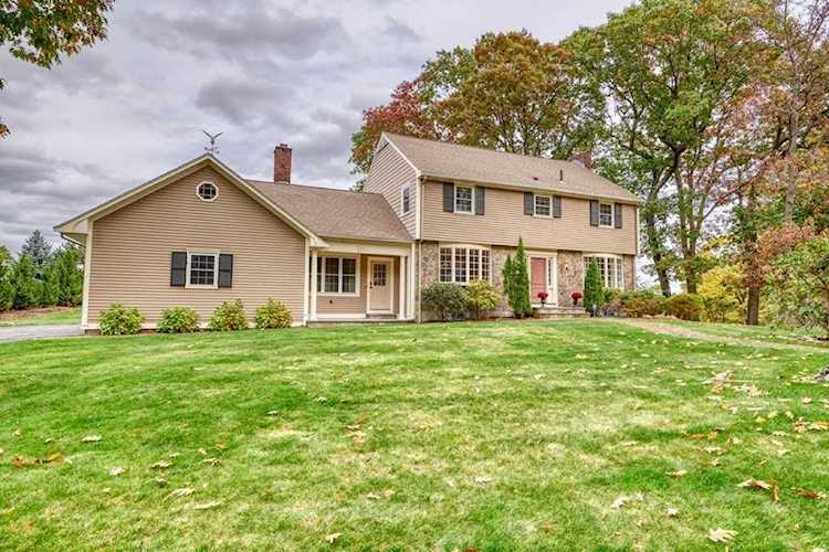 7 Aristotle Dr Winchester, MA 01890