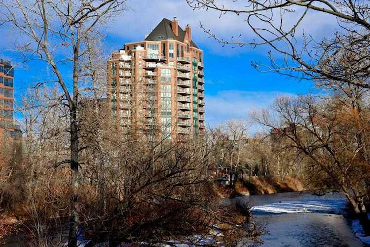 228 26 Ave SW #305 Calgary, AB t2s 3c6