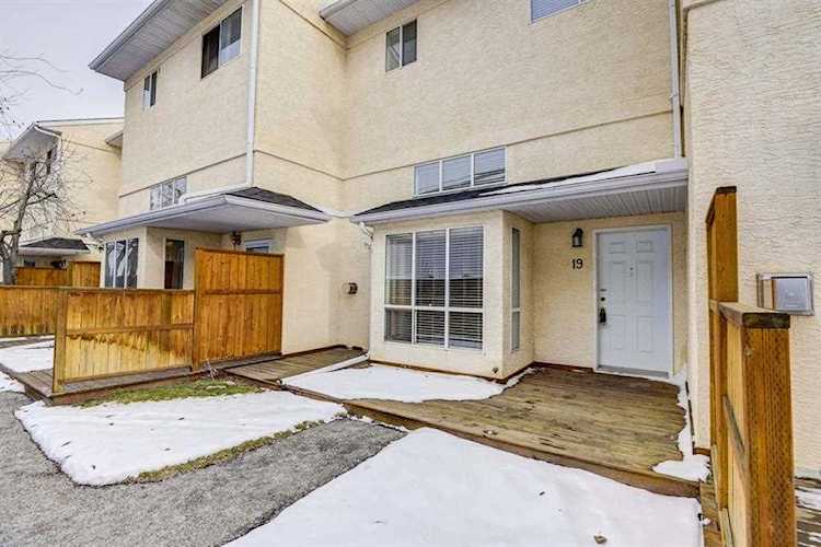 19 Millrose Place SW Calgary, AB T2Y 3J6