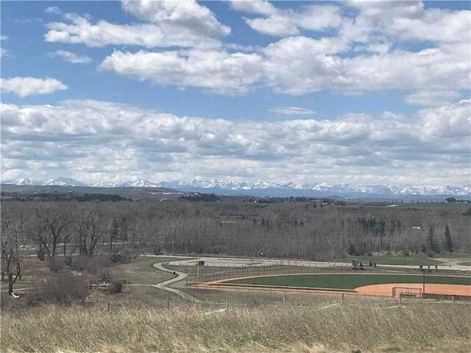 126 Mount Rae Point Okotoks, AB T1S 1R1