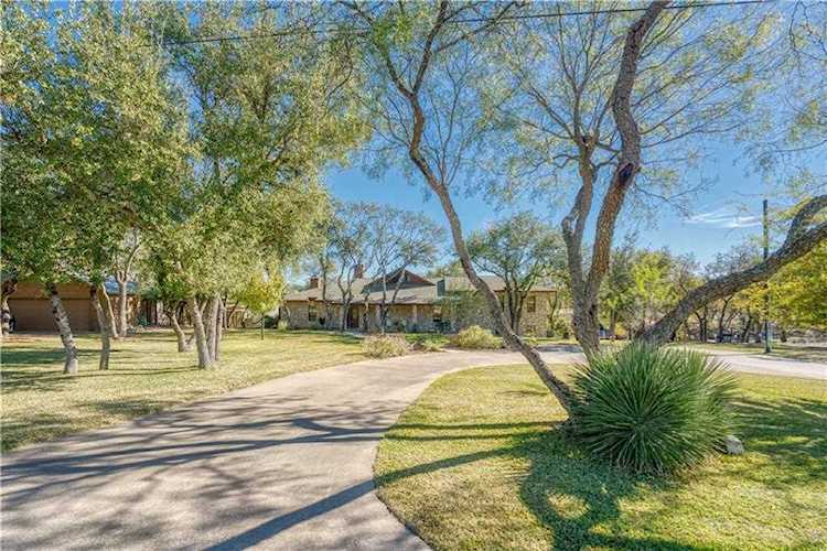 327 Coventry RD Spicewood, TX 78669