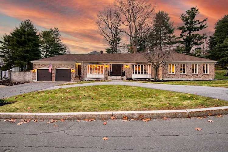 1 Windsong Ln Winchester, MA 01890