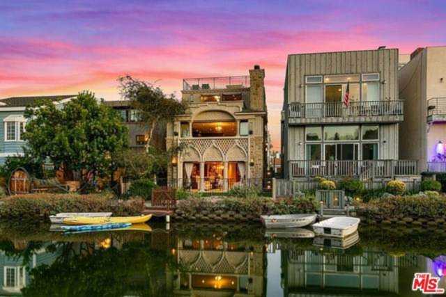 230 Linnie Canal Venice, CA 90291