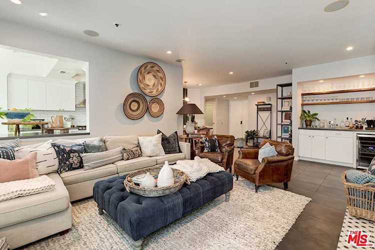 656 N West Knoll Drive #204 West Hollywood, CA 90069