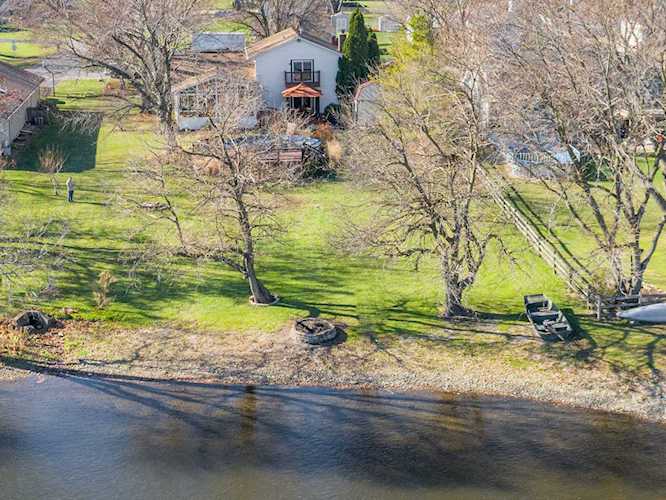 18 Marina Dr Oswego, IL 60543
