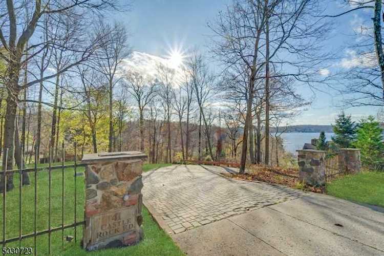 41 Castle Rock Rd Jefferson Twp., NJ 07849