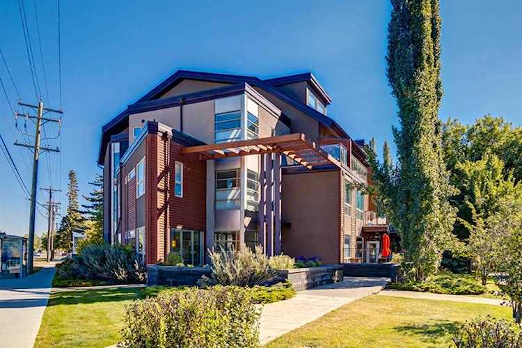 118 34 St NW #304 Calgary, AB T2N 2X5