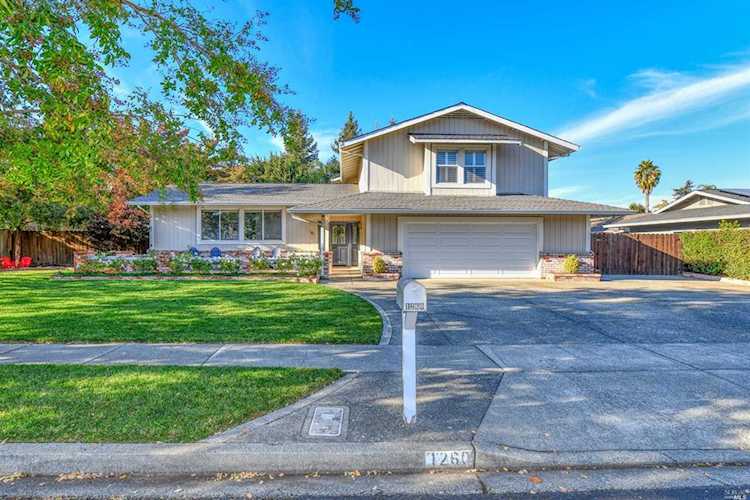 1260 Sweetbriar Drive Napa, CA 94558