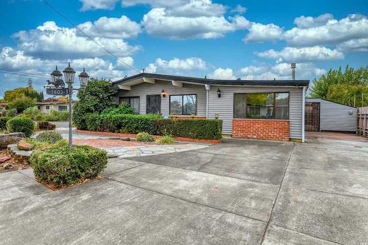 1603 Carol Drive Napa, CA 94558