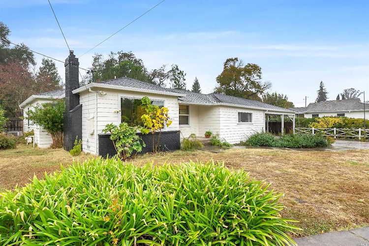 2011 Slater Street Santa Rosa, CA 95404