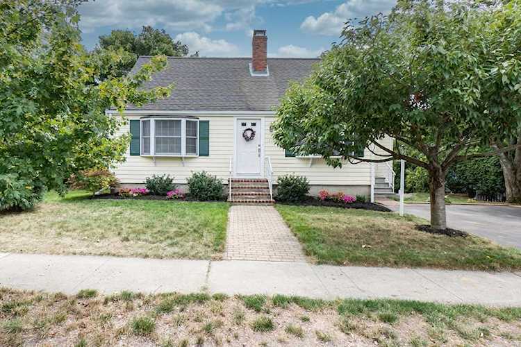 208 Cross Winchester, MA 01890 | MLS 72723984 Photo 1