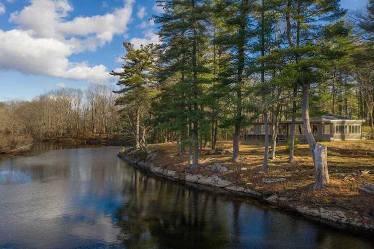 262 Newmarket Rd Durham, NH 03824