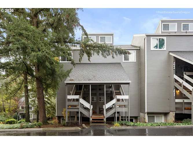 4640 Lower Dr Lake Oswego, OR 97035