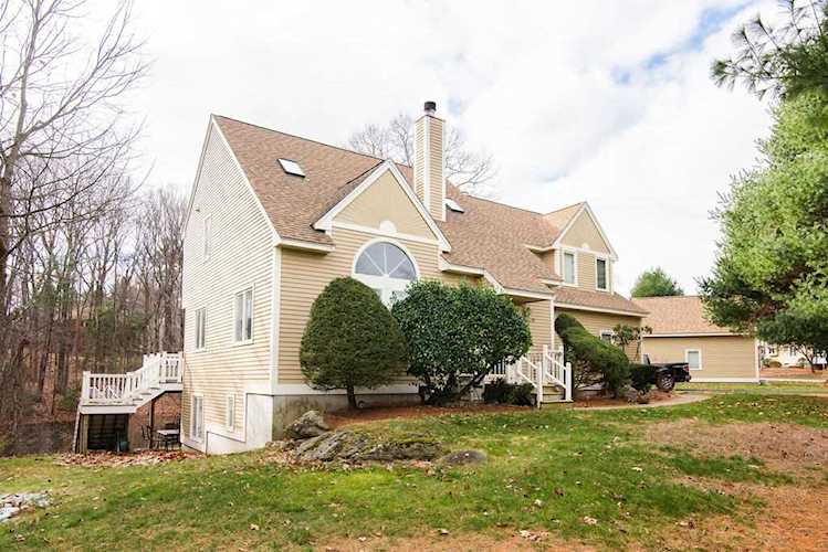 19 Chatfield Dr Nashua, NH 03063