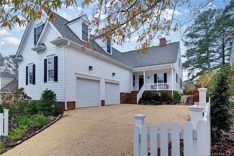 125 Hollinwell Williamsburg, VA 23188