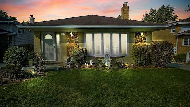 718 Mccarthy St Lemont, IL 60439