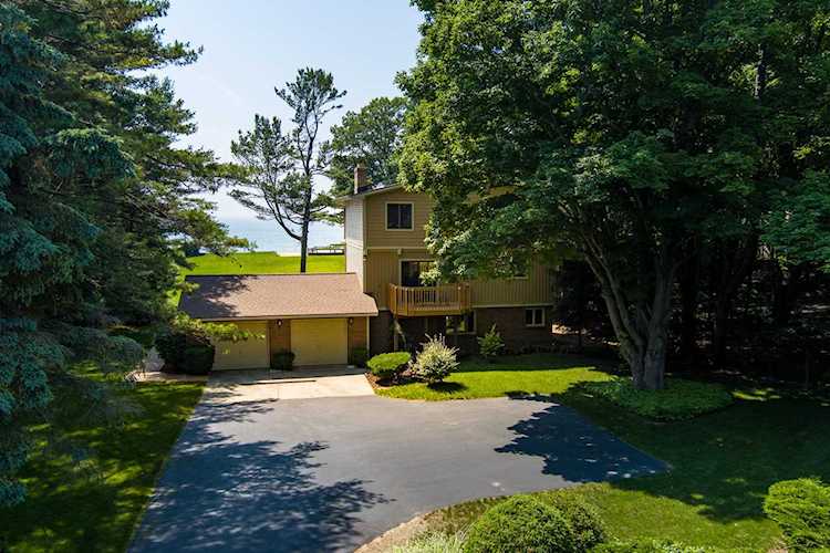 11303 Lakeshore Dr Grand Haven, MI 49417