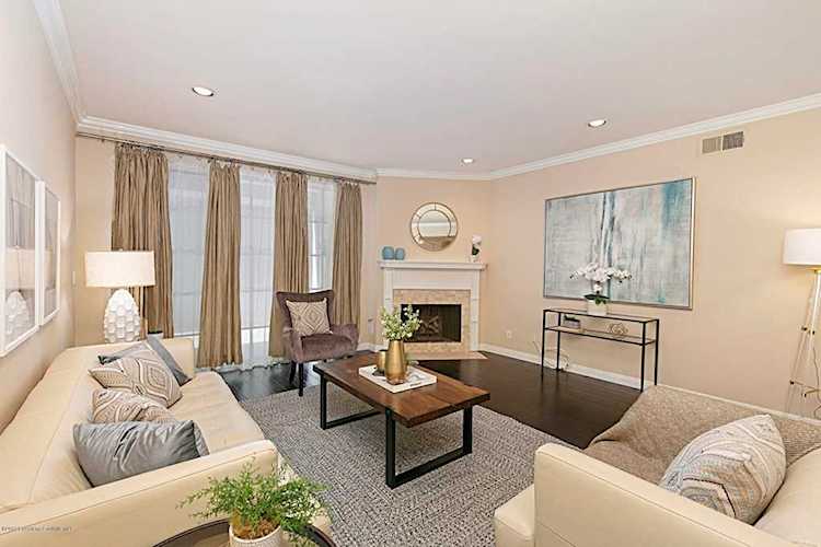 11667 Gorham Avenue #104 Los Angeles, CA 90049