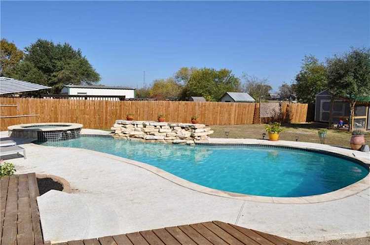 206 Creekside DR Hutto, TX 78634