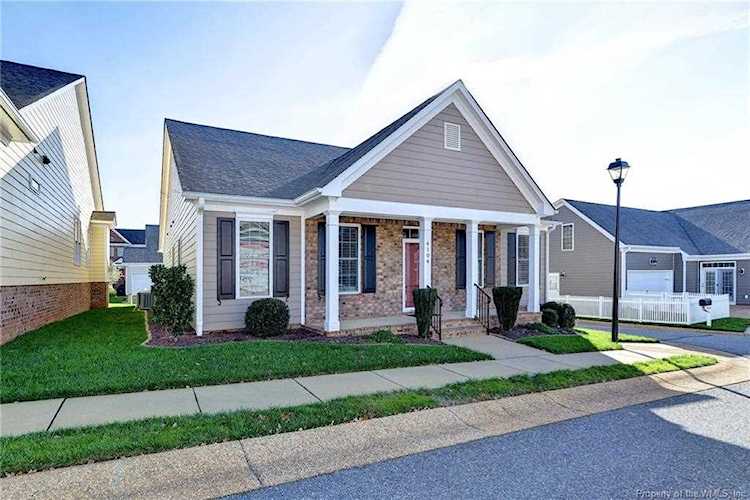 4104 Cooper Nace Williamsburg, VA 23188