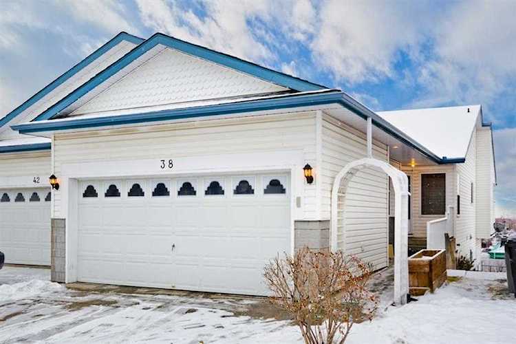 38 Arbour Grove Close NW Calgary, AB T3G 4J1