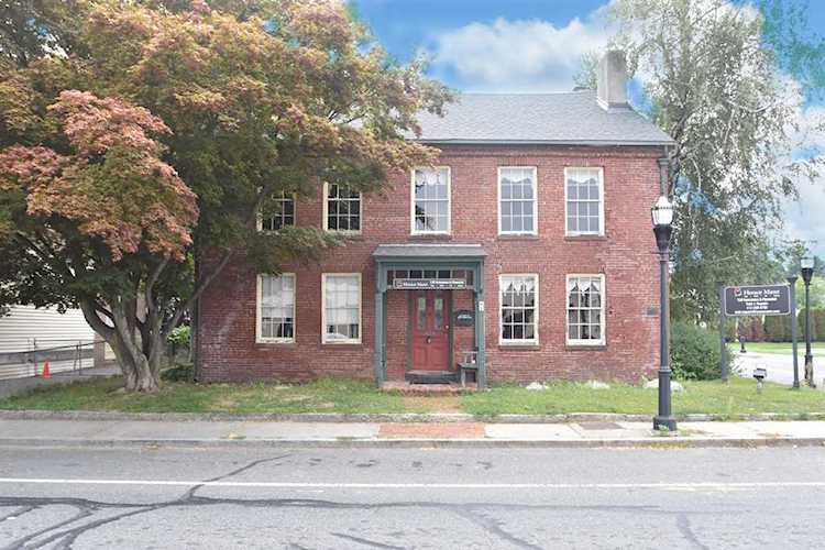 65 Cabot St Chicopee, MA 01013