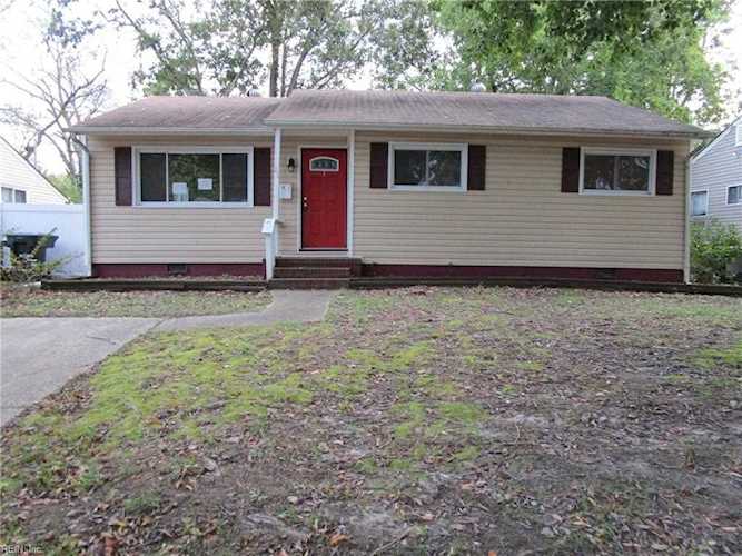 11 Kingslee Ln Hampton, VA 23669
