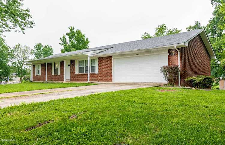 906 Mary Ct Radcliff, KY 40160