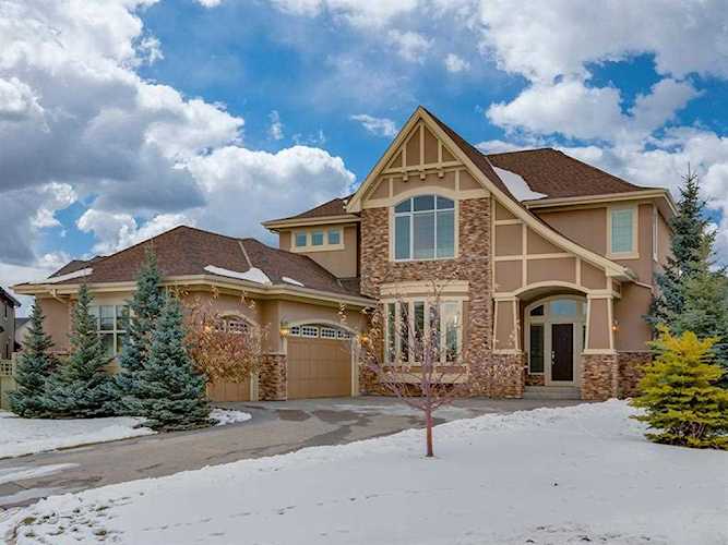 115 Wentworth Ct SW Calgary, AB T3H 0E2