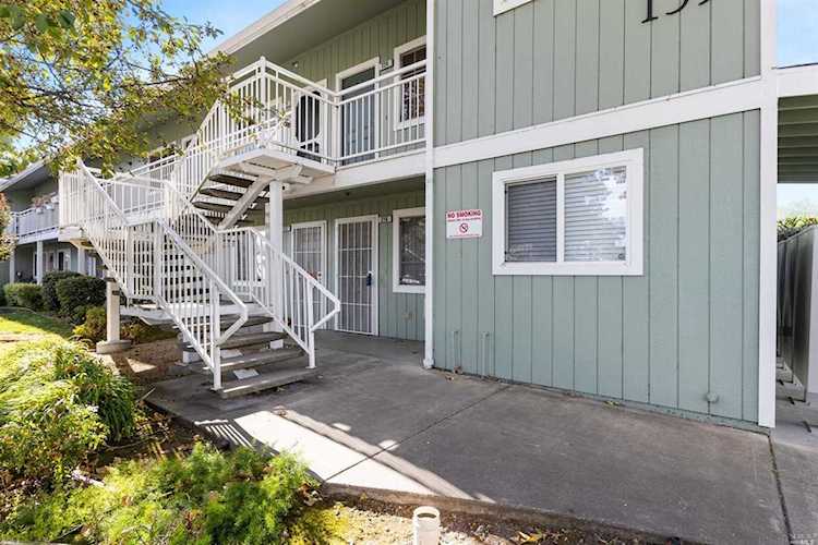 1591 La Esplanada Place Santa Rosa, CA 95404