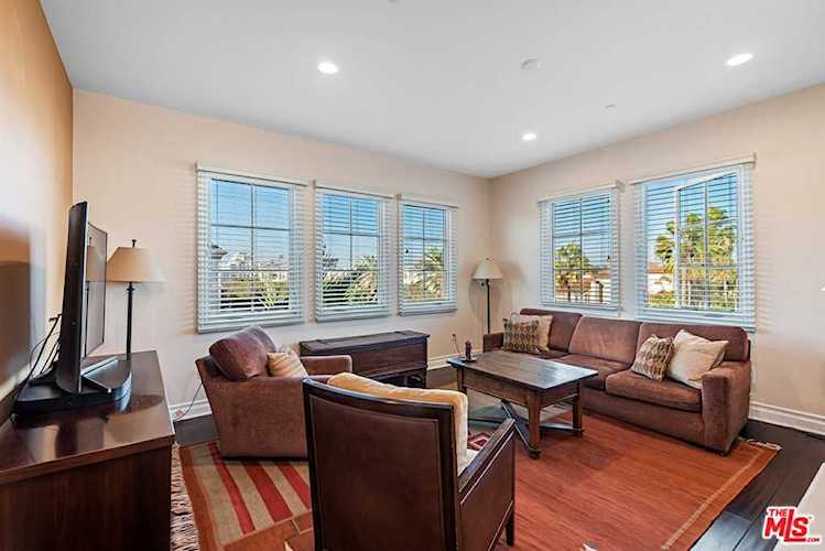 6241 Crescent Parkway #401 Playa Vista, CA 90094