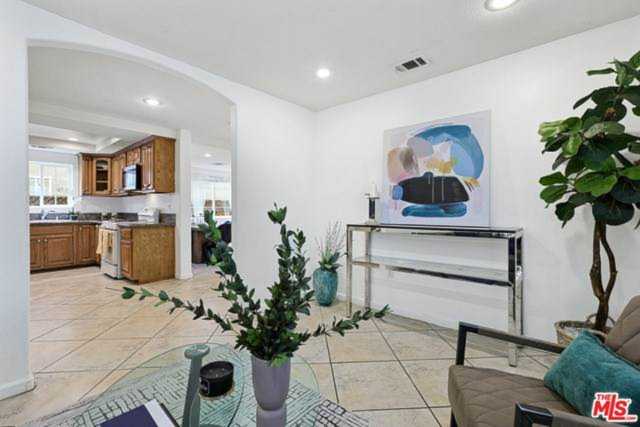 11568 Archwood Street North Hollywood, CA 91606