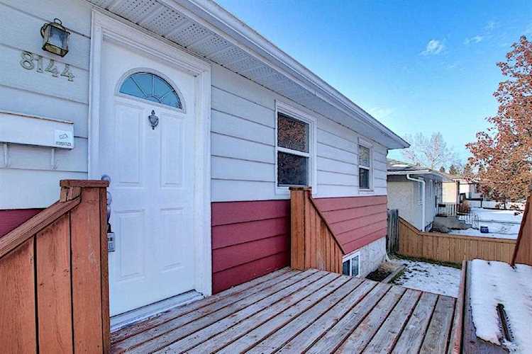 8144 Bowglen Crescent NW Calgary, AB T3B 2T5