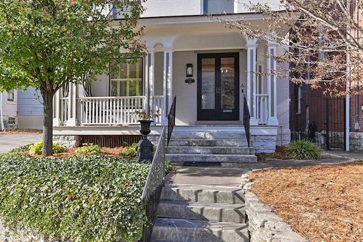 2111 Grinstead Dr Louisville, KY 40204