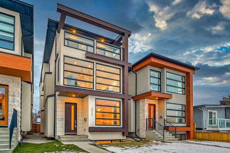 2022 2 Ave NW Calgary, AB T2N 0G7