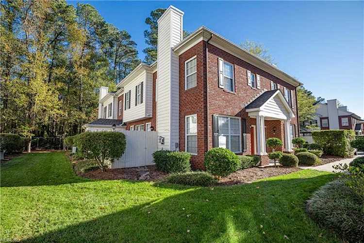 home for sale in Tarleton Oaks Virginia Beach VA 23464 - MLS 10351666 Photo 1