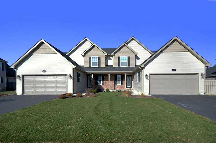 2057 Waters Edge Dr Minooka, IL 60447