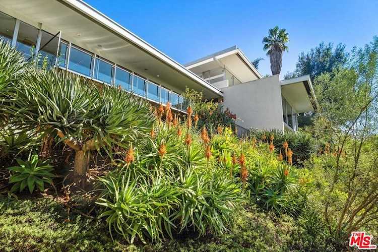 201 N Bentley Circle Los Angeles, CA 90049