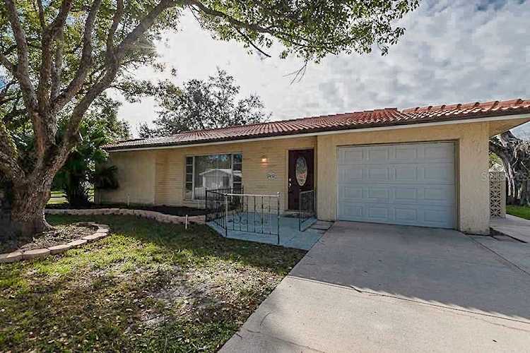 2432 Lighthouse Dr Palm Harbor, FL 34685