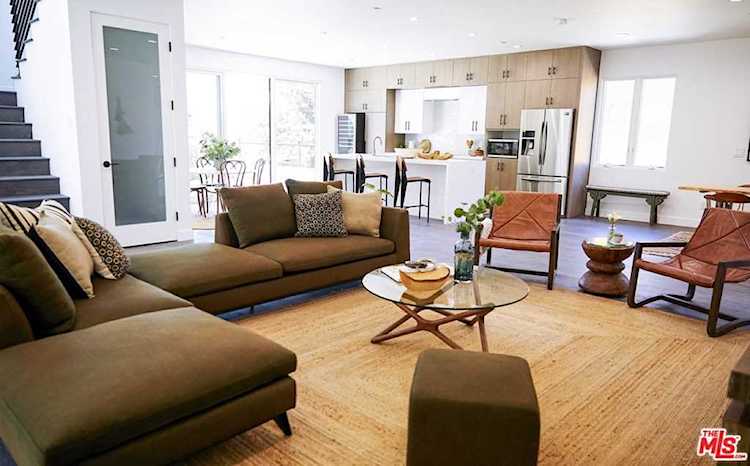 540 N Commonwealth Avenue Los Angeles, CA 90004