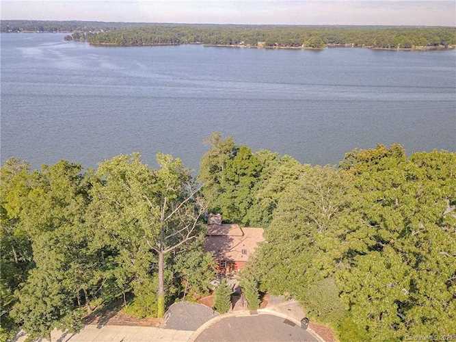 8017 Kiwi Point Tega Cay, SC 29708