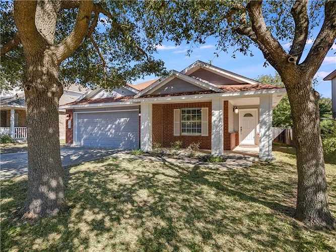 1814 Brentwood DR Leander, TX 78641