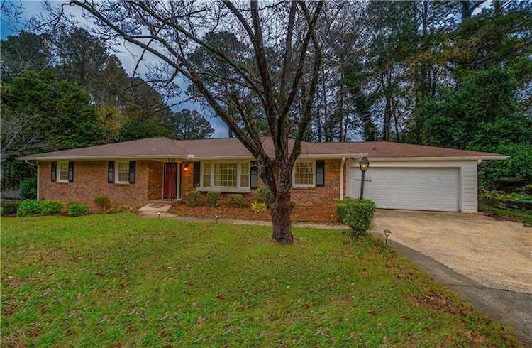 2801 The Fontainebleau SW, Atlanta, GA 30331 - Premier Atlanta Real Estate Photo 1