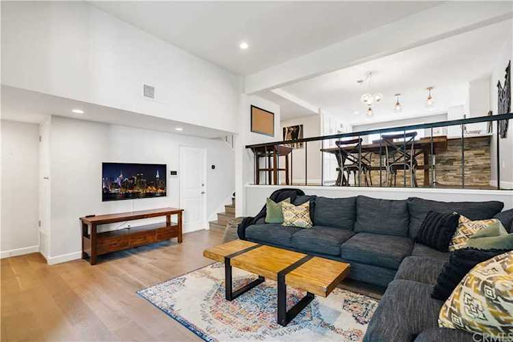 4241 W Sarah Street #29 Burbank, CA 91505