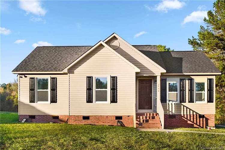 2440 Oxford Circle Lancaster, SC 29720